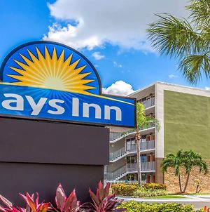 Days Inn By Wyndham Fort Lauderdale Airport Cruise Port Exterior photo