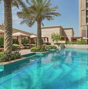 Hilton Dubai Al Habtoor City Hotel Exterior photo