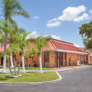 Stayable Suites Kissimmee Exterior photo