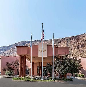Quality Suites Moab Near Arches National Park Exterior photo