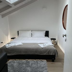 Minimal Room In Barcelo Relais Vimercate Exterior photo