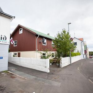 Lovely 2- Bedroom Apartment In Central Tórshavn Exterior photo