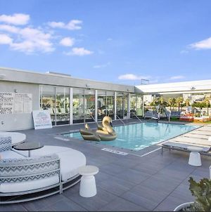 New Hollywood Sign View-Studio: Pool, Parking, Gym Appartamento Los Angeles Exterior photo