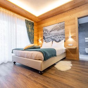 Chalet Imbosc'ché - 5 beautiful rooms in charming B&B Livigno Exterior photo