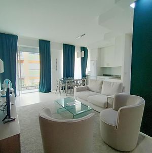 Elegant Flat For 6 With 2 Balconies Appartamento Milano Exterior photo
