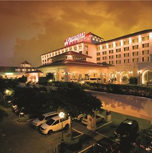 Waterfront Airport Hotel And Casino Mactan Exterior photo