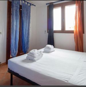 Airport-Port-Commercial Center-Trilo-3 Indipendent Rooms At 5 Minutes By Walk From Bus To Beaches & City Of Olbia And 25 Min By Walk To Airport Azzurro Exterior photo