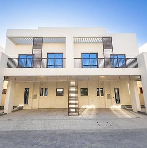 Luxury 3 bedroom villa 63 - prime location Fujaira Exterior photo
