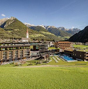 Alpine Luxury Spa Resort Schwarzenstein Lutago Exterior photo