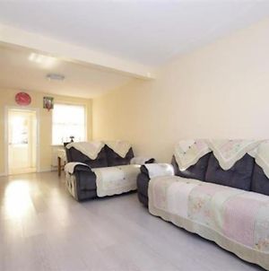 Cheerful 5 Bed Property With Free Parking, London Ilford Exterior photo