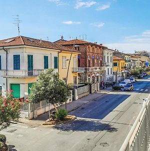 Awesome Home In Lido Di Camaiore With 4 Bedrooms Exterior photo