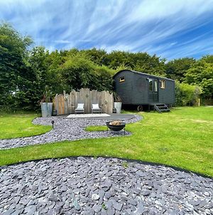 Unique Escape In Gorgeous Shepherds Hut With Views Hotel Camelford Exterior photo