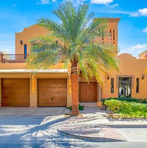 Fam Living - Palm Jumeirah - Beach Villas With Private Pool Dubai Exterior photo