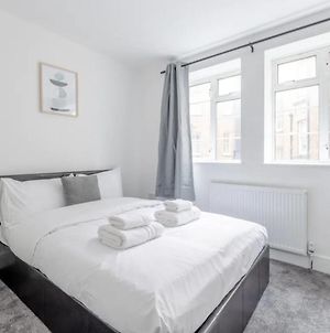 Spacious And Central 4 Bedroom Flat - West Kensington Londra Exterior photo