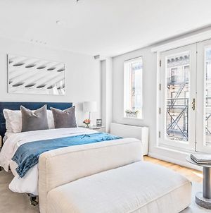 Modern Studio Suite With Charming Juliet Balcony In Upper East Side New York Exterior photo