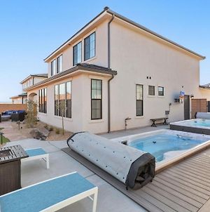 1308 Luxury Private Swim Spas, Putting Green, Ping Pong Table, And Game Room Washington Exterior photo
