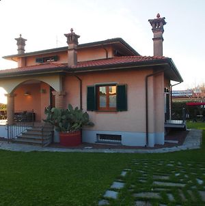 La Casa Di Mario Villa Massa  Exterior photo
