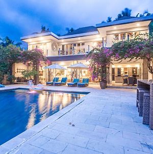 Amazing 3-Bedroom Beach Front Villa, 10 mins to dive sites Padangbai  Exterior photo