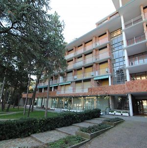 Modern Apartment For 6 People In Lignano Pineta By Beahost Rentals Lignano Sabbiadoro Exterior photo
