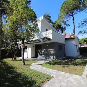 Beautiful Villa Close To The Beach In Lignano Pineta By Beahost Rentals Lignano Sabbiadoro Exterior photo