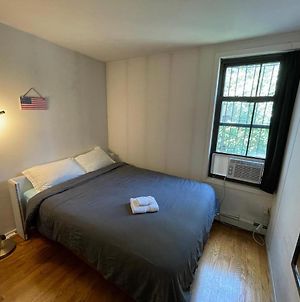 Room At Great Townhouse With Garden In Williamsburg New York Exterior photo