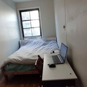 Centralized & Affordable Williamsburg Small Room New York Exterior photo