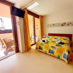 Ibiza Apart At Ushuaia & Hi Side Appartamento Playa d'en Bossa Exterior photo