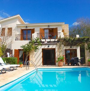 2 Bedroom Villa Loukia With Private Pool And Gardens, Aphrodite Hills Resort Kouklia Room photo