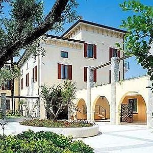 Castello Belvedere Apartments Desenzano del Garda Exterior photo