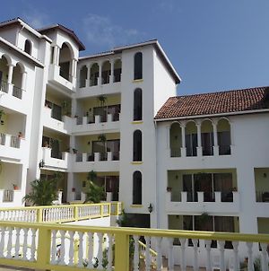 West Bay Colonial Hotel Exterior photo