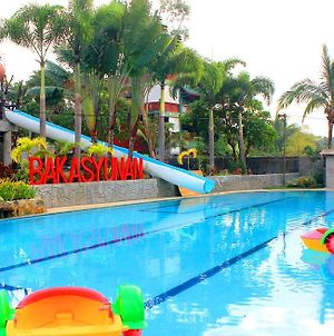 Bakasyunan Resort And Conference Center - Zambales Iba Exterior photo