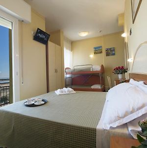 Hotel Crosal Rimini Exterior photo