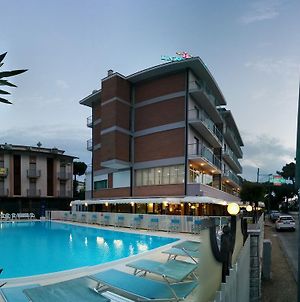 Hotel Lanzoni Cervia Exterior photo