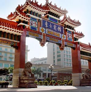 Dong Fang Hotel Canton Exterior photo