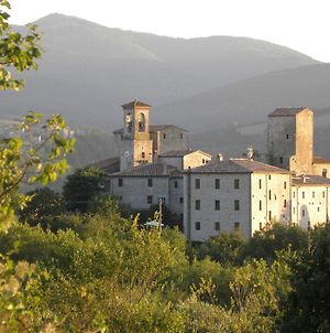 Castello Izzalini Todi Resort Exterior photo
