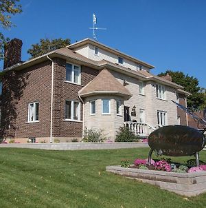 Butterfly Manor Bed and Breakfast Niagara Falls Exterior photo