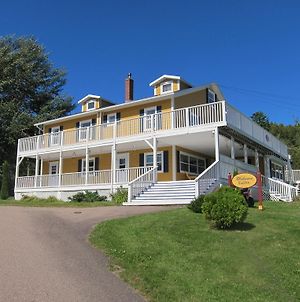 The Island Inn Ingonish Exterior photo