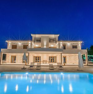 Petra Luxury Rooms And Apartments Corinto Exterior photo