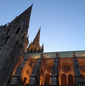 Saint Pierre Apparts Hotel Chartres Exterior photo