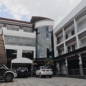 The Peridot Suites Davao City Exterior photo