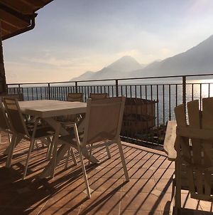 Appartamento DELUXE 1 con vasca idromassaggio vista Lago di Garda, riscaldata, privata e utilizzabile tutto l'anno Brenzone sul Garda Exterior photo