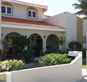 Bubali Villa & Apartments Palm Beach Exterior photo