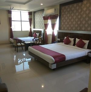 Hotel Olympia Inn Hyderabad Exterior photo