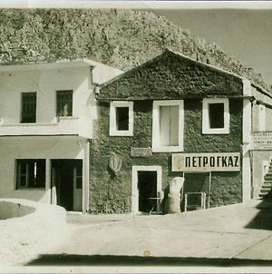 Pyrgoi Theodorakaki: O Gerolimenas Hotel Exterior photo