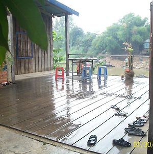 Wooden House Appartamento Battambang Exterior photo