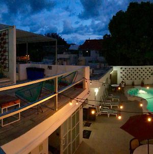 Moloch Hostel & Suites Cancún Exterior photo