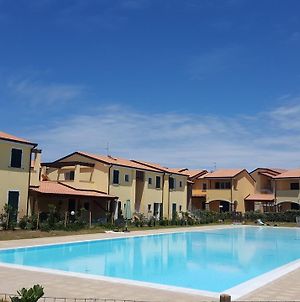Residence con piscina Baia delle Mimose Badesi Exterior photo