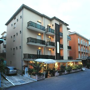 Hotel Tre Grazie Rimini Exterior photo