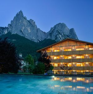 Artnatur Dolomites Hotel & Spa Siusi Exterior photo