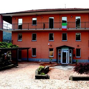 Appartamenti Emmaus Maccagno Exterior photo